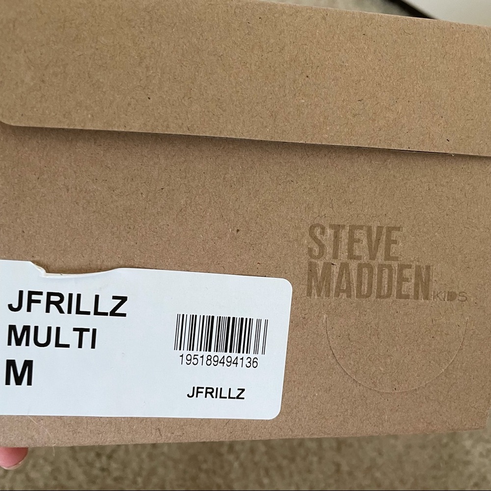 STEVE MADDEN • KIDS • frillz slippers - Picture 5 of 5